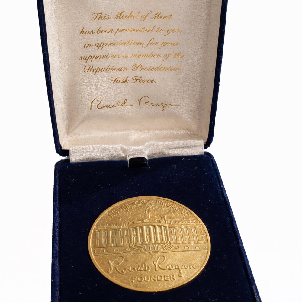 Ronald Reagan Republican Presidential Task Force Medal Coin w/ Case